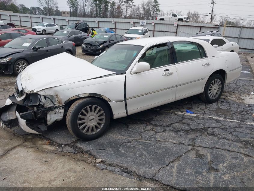 2003 Lincoln Town Car Executive