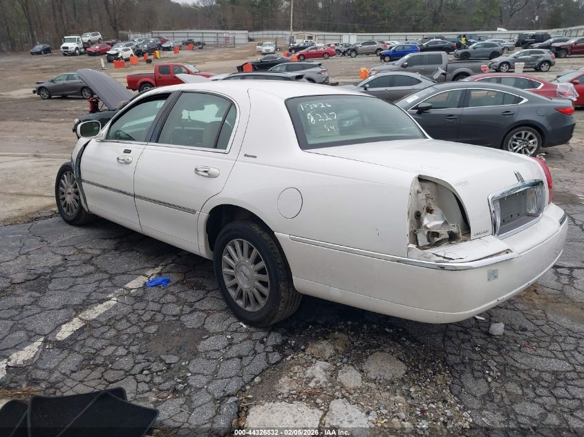 2003 Lincoln Town Car Executive