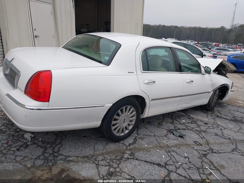 2003 Lincoln Town Car Executive