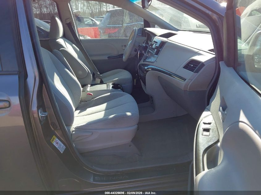 2013 Toyota Sienna Le V6 8 Passenger