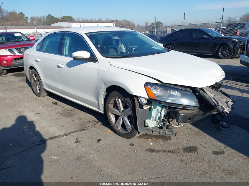 1VWBP7A36EC002053 VOLKSWAGEN PASSAT Photo 1