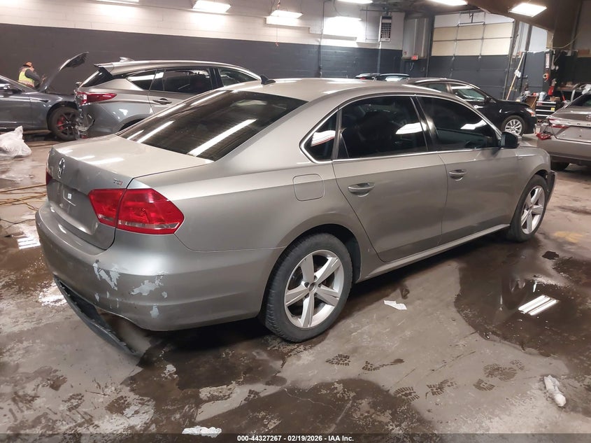 2014 Volkswagen Passat 1.8T Wolfsburg Edition