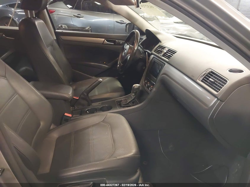 2014 Volkswagen Passat 1.8T Wolfsburg Edition