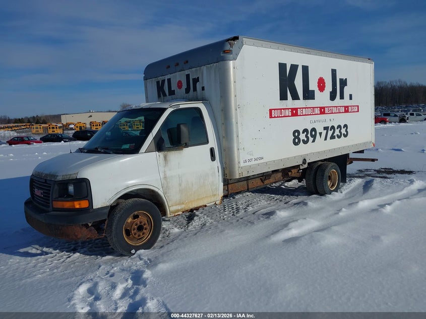 2004 GMC Savana Cutaway Standard W/C7L/C7N