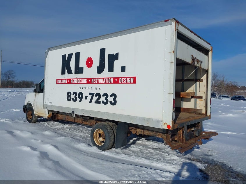 2004 GMC Savana Cutaway Standard W/C7L/C7N