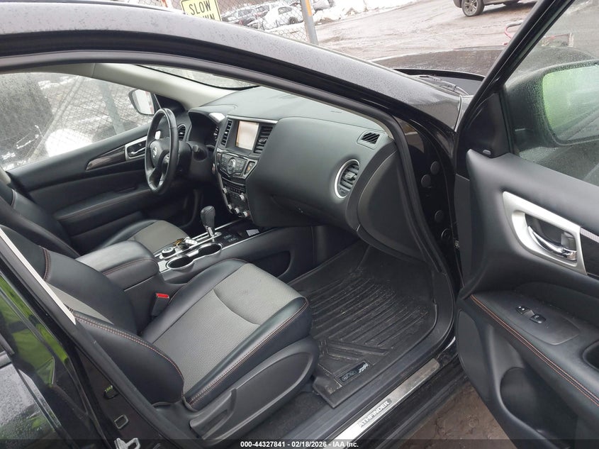 2019 Nissan Pathfinder Sv