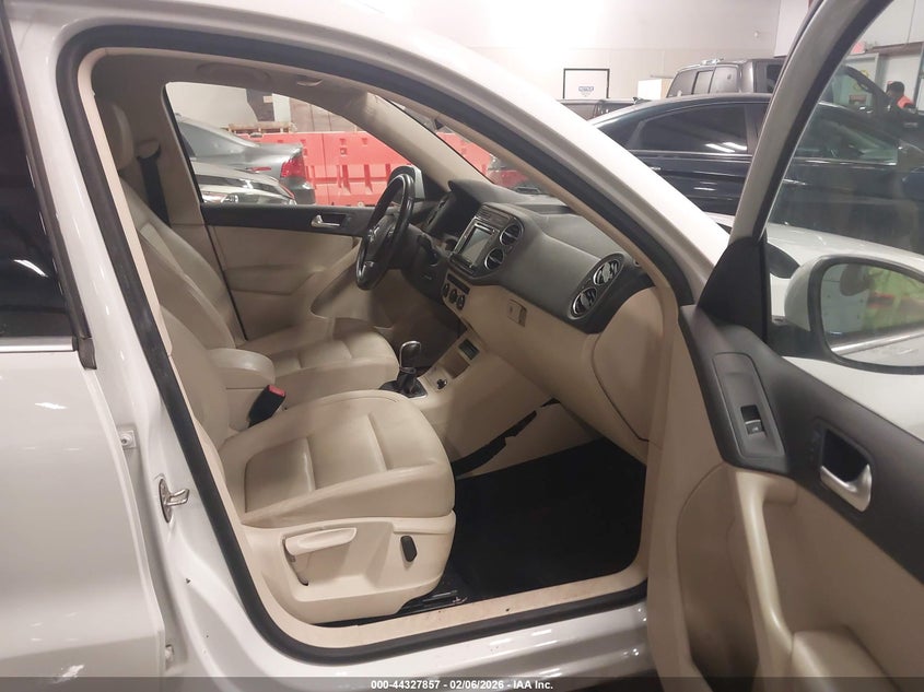 VIN WVGRV7AX9HK003259 2017 VOLKSWAGEN TIGUAN 2.0T WOLFSBURG EDITION