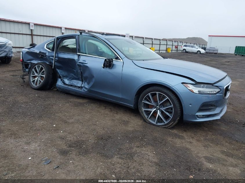 2017 Volvo S90 T6 Momentum