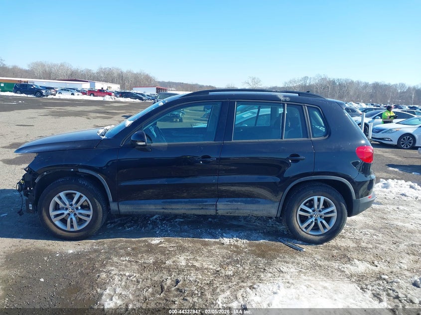 2017 Volkswagen Tiguan 2.0T S VIN: WVGBV7AX5HK001963 Lot: 44327947