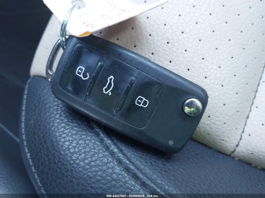 2017 Volkswagen Tiguan 2.0T S VIN: WVGBV7AX5HK001963 Lot: 44327947