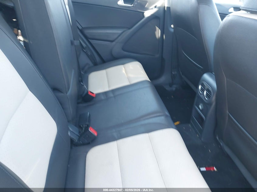 2017 Volkswagen Tiguan 2.0T S VIN: WVGBV7AX5HK001963 Lot: 44327947