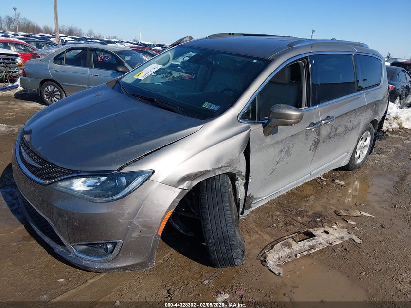 2017 Chrysler Pacifica Touring-L Plus