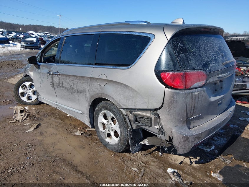 2017 Chrysler Pacifica Touring-L Plus