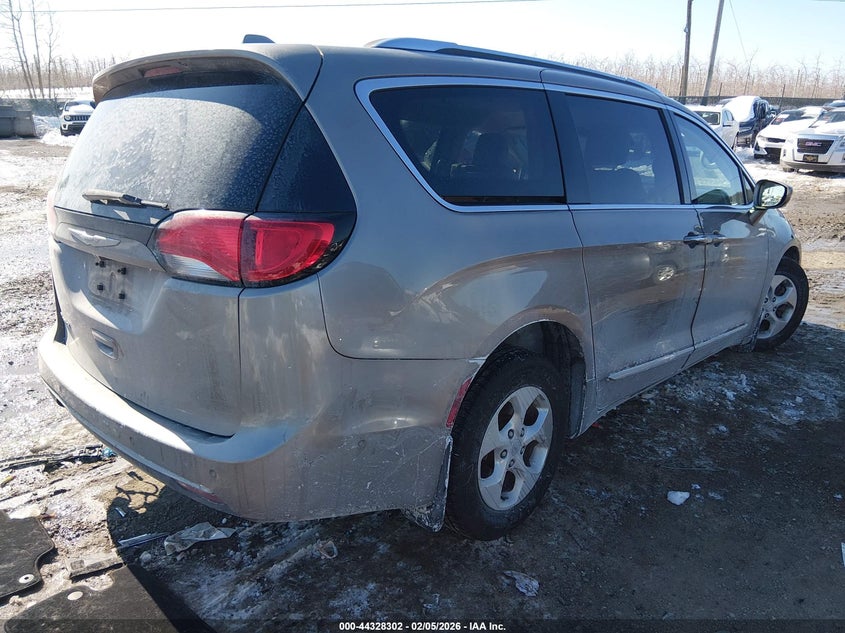 2017 Chrysler Pacifica Touring-L Plus
