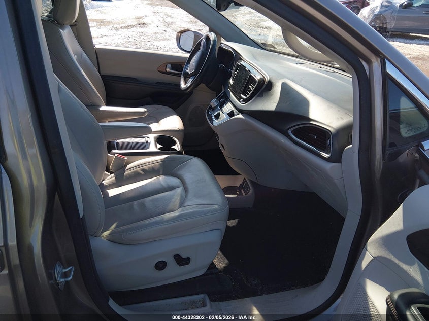 2017 Chrysler Pacifica Touring-L Plus