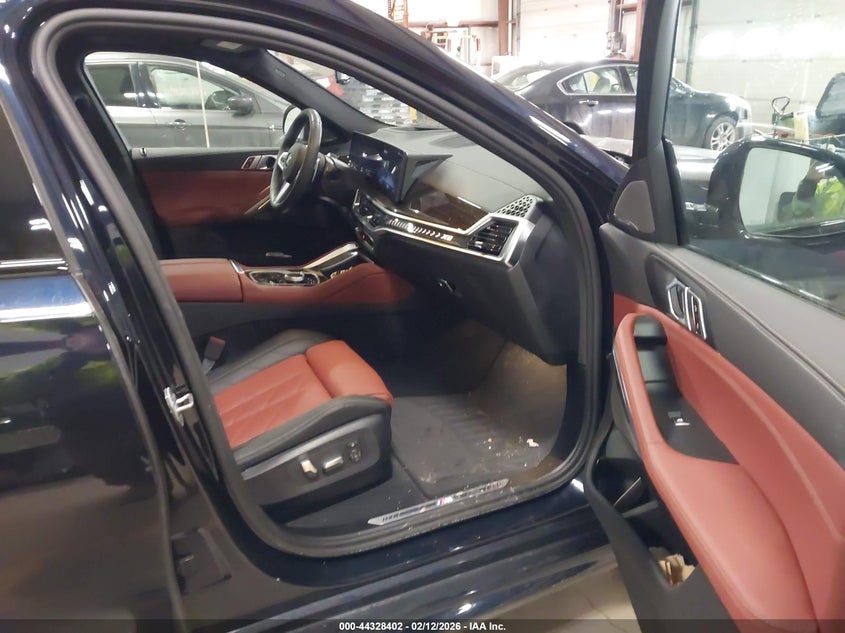 VIN 5UX33EX08S9002082 2025 BMW X6 XDRIVE40I