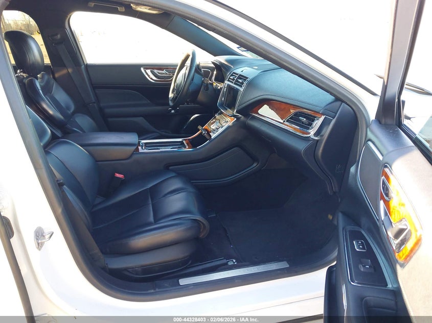 2017 Lincoln Continental Premiere