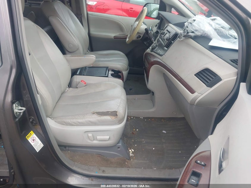 2012 Toyota Sienna Xle V6 8 Passenger