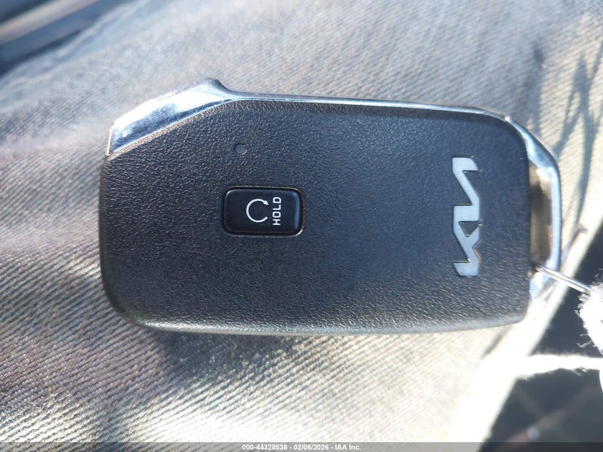 VIN 5XYRK4LF4PG252136 2023 KIA SORENTO SX