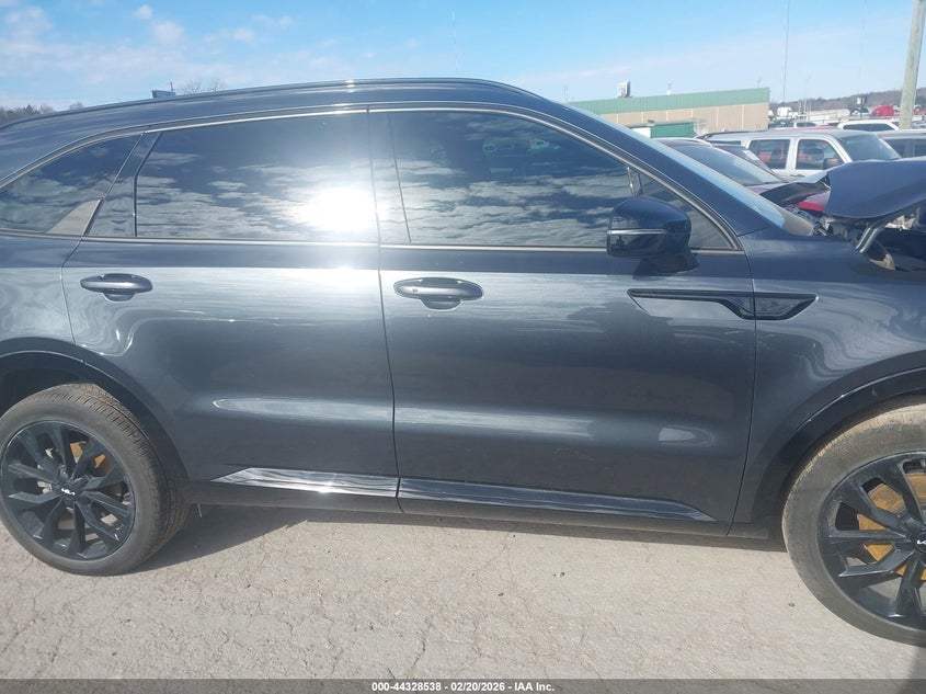 VIN 5XYRK4LF4PG252136 2023 KIA SORENTO SX
