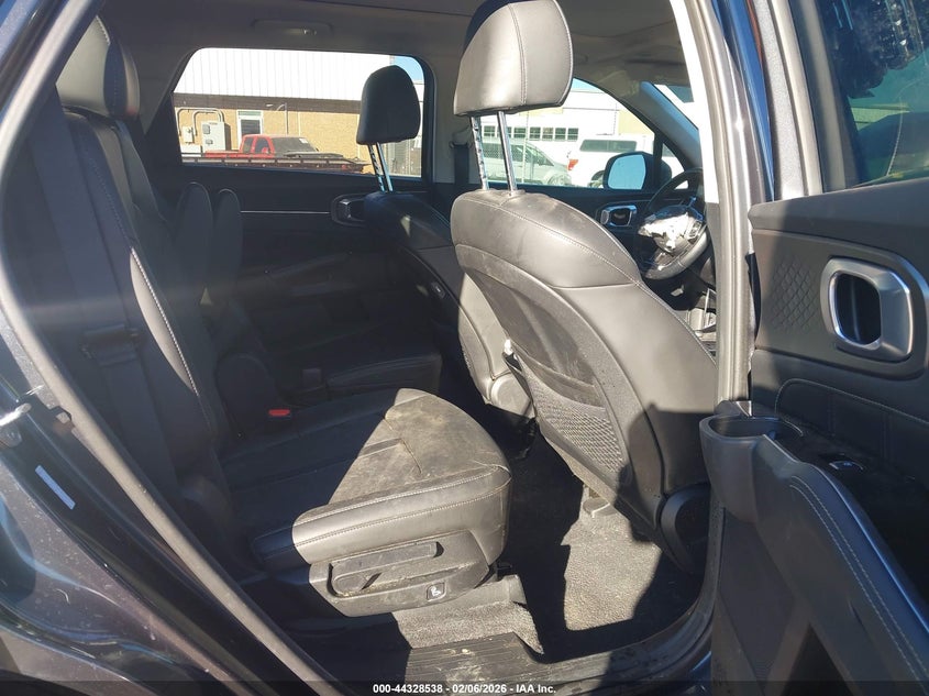 VIN 5XYRK4LF4PG252136 2023 KIA SORENTO SX
