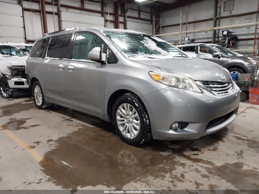 2015 Toyota Sienna Xle 8 Passenger