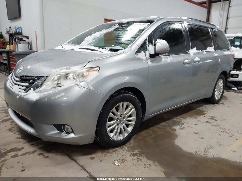 2015 Toyota Sienna Xle 8 Passenger