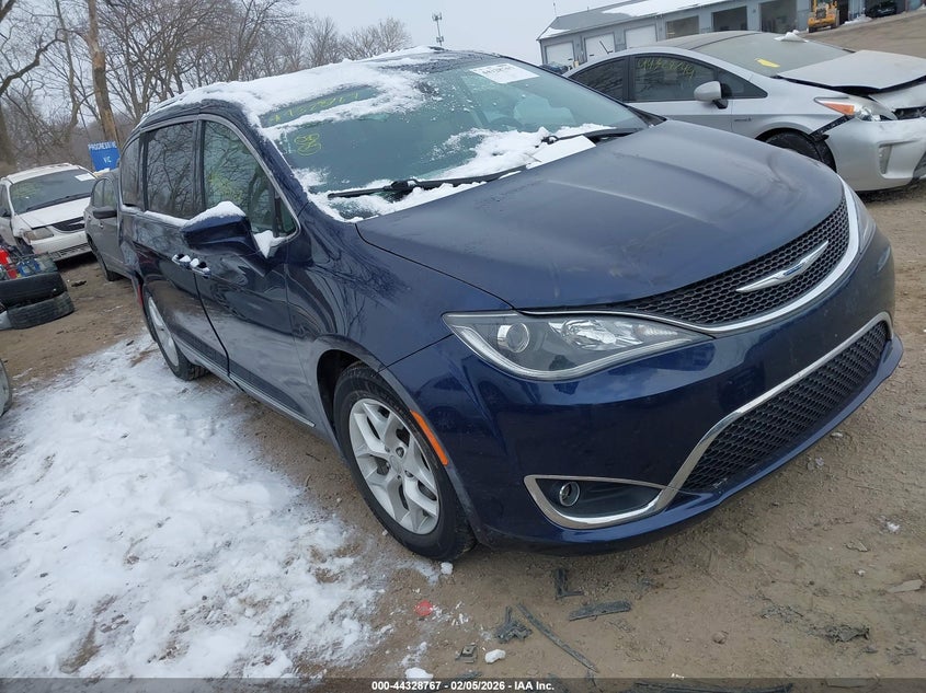 2017 Chrysler Pacifica Touring-L Plus