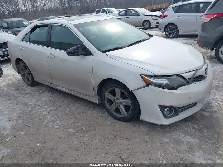 4T1BF1FK2EU457264 2014 Toyota Camry Se auction photo 1
