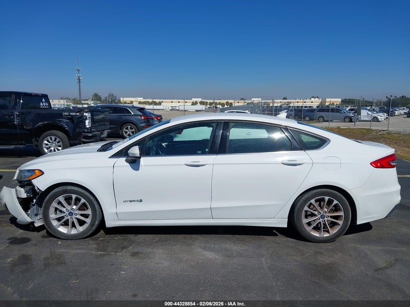 VIN 3FA6P0LU2KR262924 2019 FORD FUSION HYBRID SE