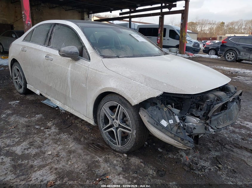 2022 Mercedes-Benz A 220 4Matic