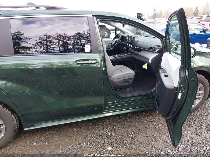 2026 Toyota Sienna Xle