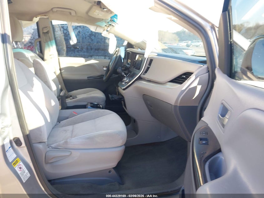 2016 Toyota Sienna Le 7 Passenger