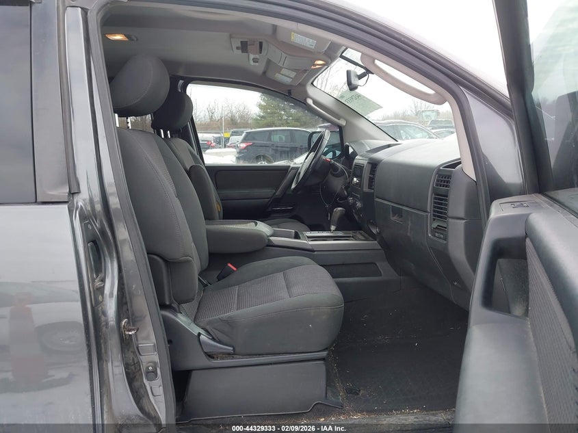 2011 Nissan Titan Sv