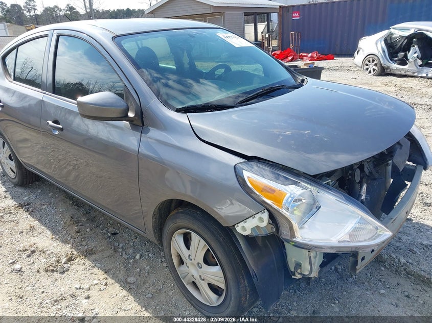 2016 Nissan Versa 1.6 S+