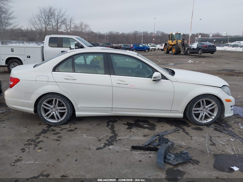 2012 Mercedes-Benz C 300 Luxury 4Matic/Sport 4Matic VIN: WDDGF8BB9CR195693 Lot: 44329500