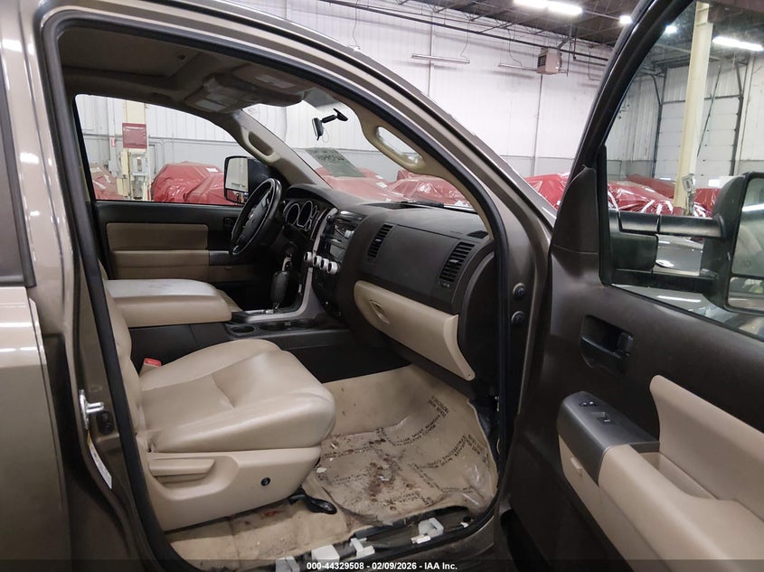 2011 Toyota Sequoia Sr5 5.7L V8