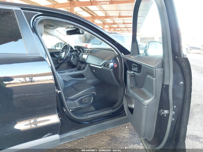 2018 Jaguar F-Pace 30T Premium