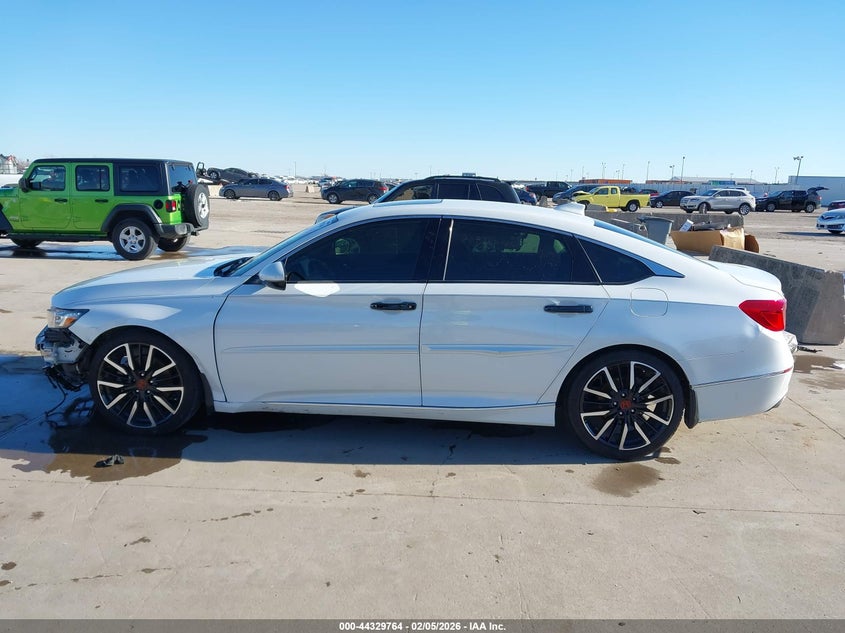 VIN 1HGCV1F92JA085589 2018 HONDA ACCORD TOURING