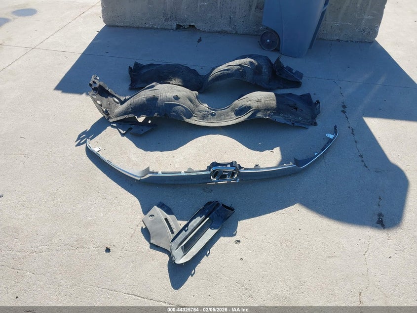 VIN 1HGCV1F92JA085589 2018 HONDA ACCORD TOURING