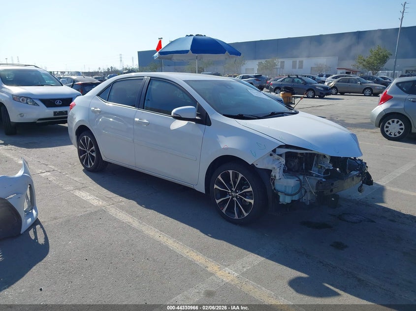 VIN 2T1BURHE7JC019038 2018 TOYOTA COROLLA SE