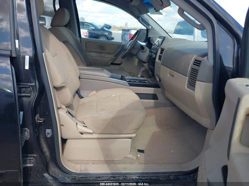 2014 Nissan Titan Sv