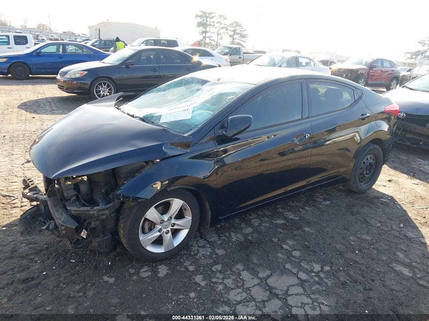 2013 HYUNDAI ELANTRA auction photo 2