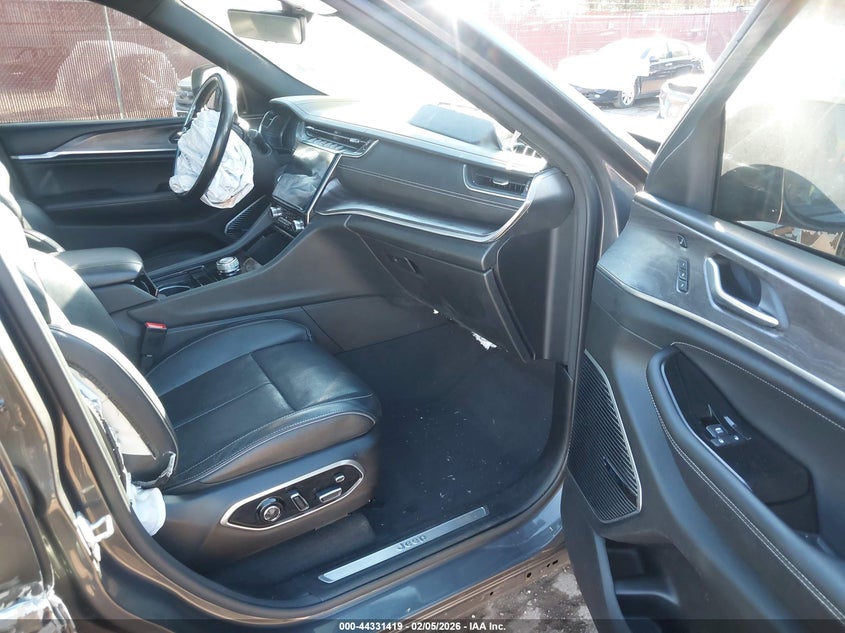 2022 Jeep Grand Cherokee L Overland 4X2