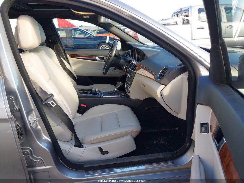 2012 Mercedes-Benz C 300 Luxury 4Matic/Sport 4Matic