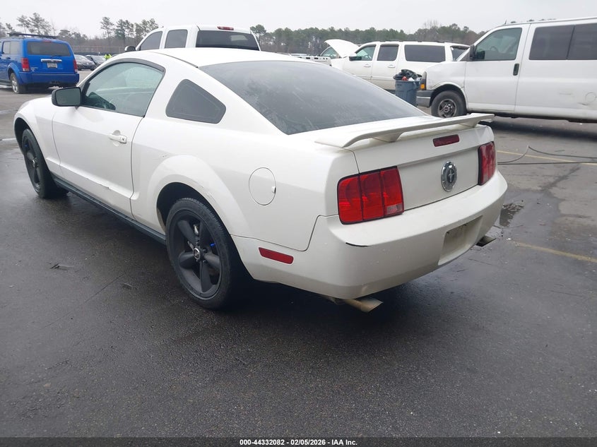2005 Ford Mustang V6 Deluxe/V6 Premium