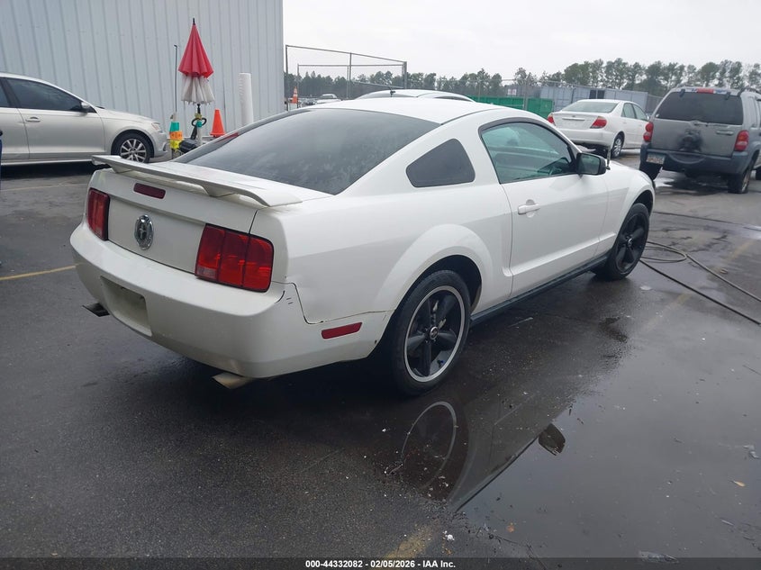 2005 Ford Mustang V6 Deluxe/V6 Premium