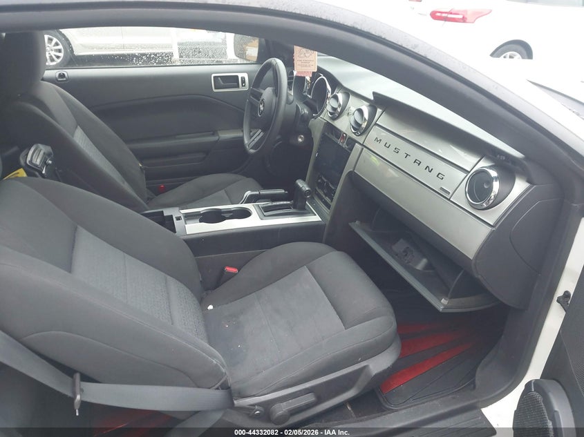 2005 Ford Mustang V6 Deluxe/V6 Premium