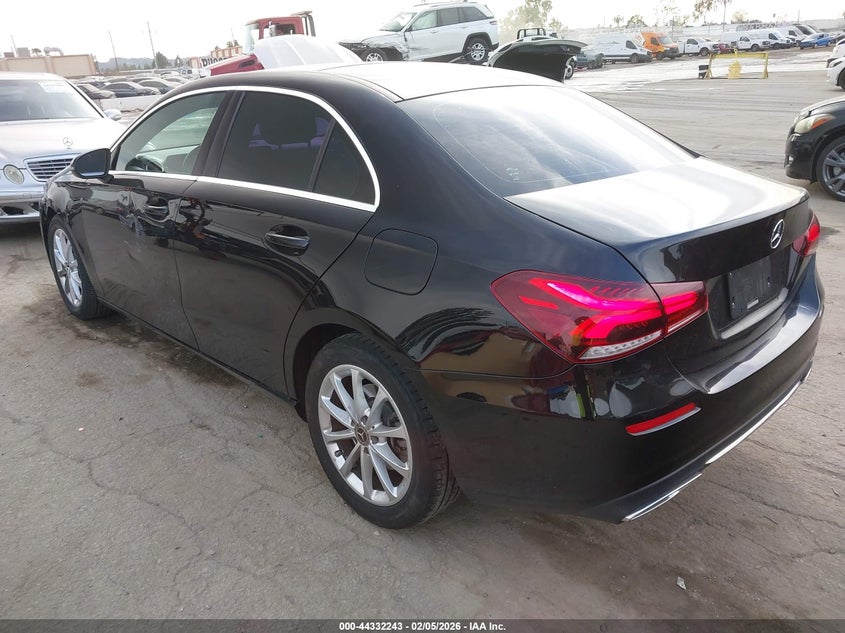 2019 Mercedes-Benz A 220