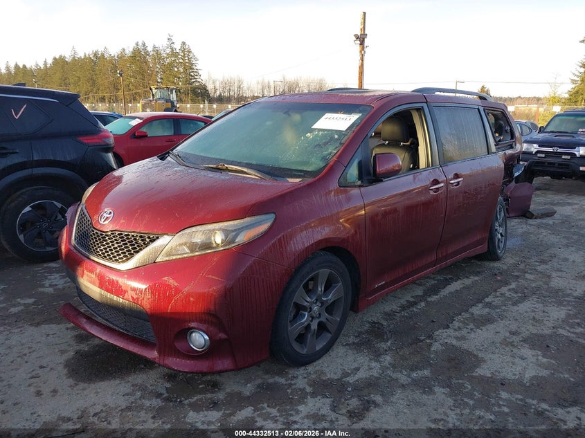 2016 Toyota Sienna Se 8 Passenger
